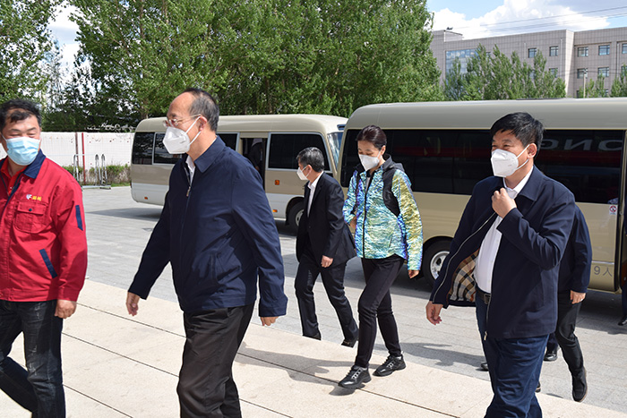 吉林省委常委、常務(wù)副省長吳靖平蒞臨鵬鴻生產(chǎn)基地督導(dǎo)調(diào)研